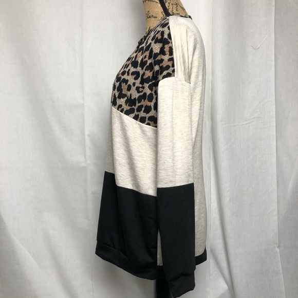 Color Block Cheetah Knit Top - Picture 3 of 7